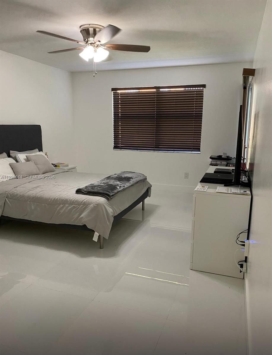 KEYS GATE CONDO NO THREE - Residential
