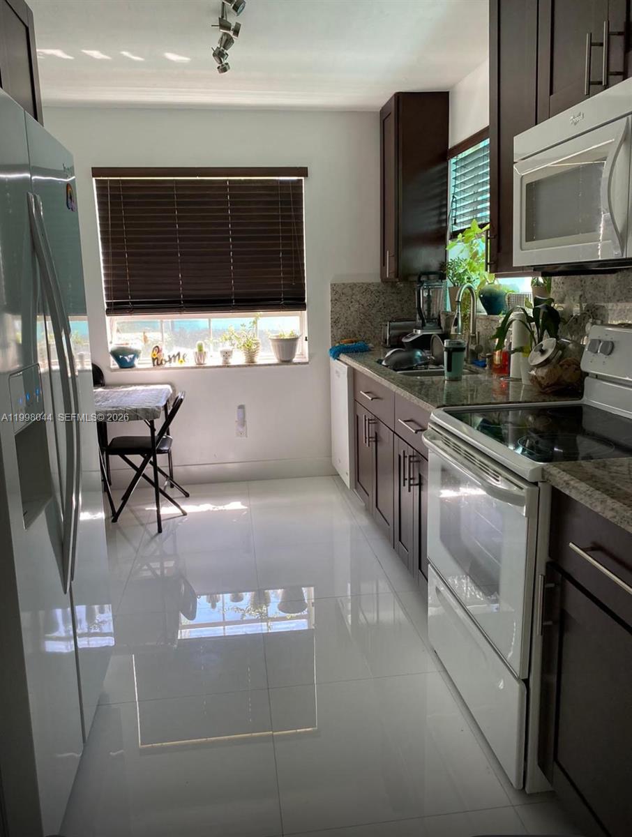 KEYS GATE CONDO NO THREE - Residential