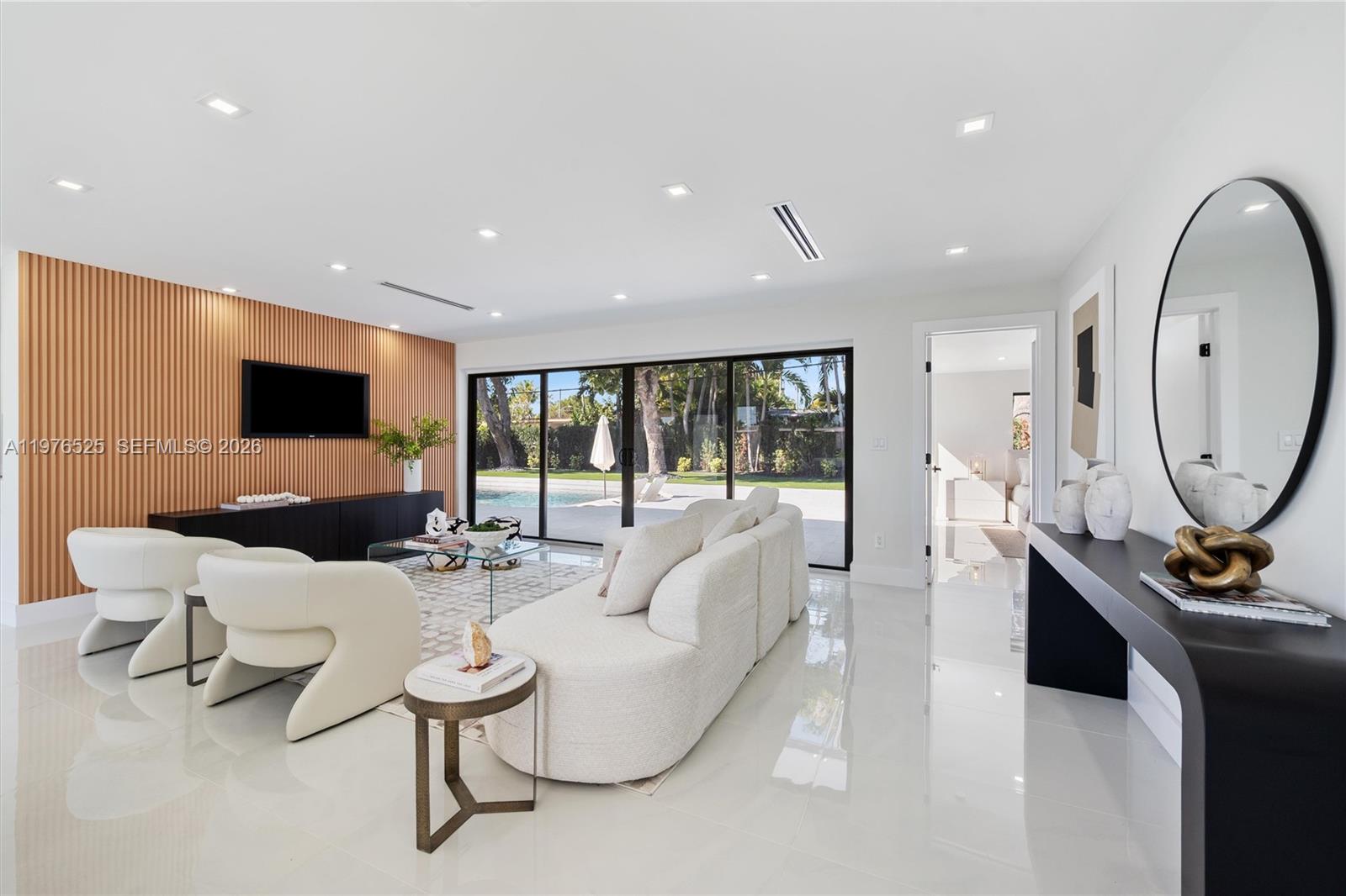 SKY LAKE - Residential Lease