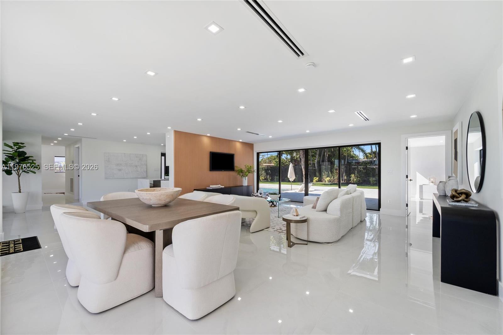 SKY LAKE - Residential Lease