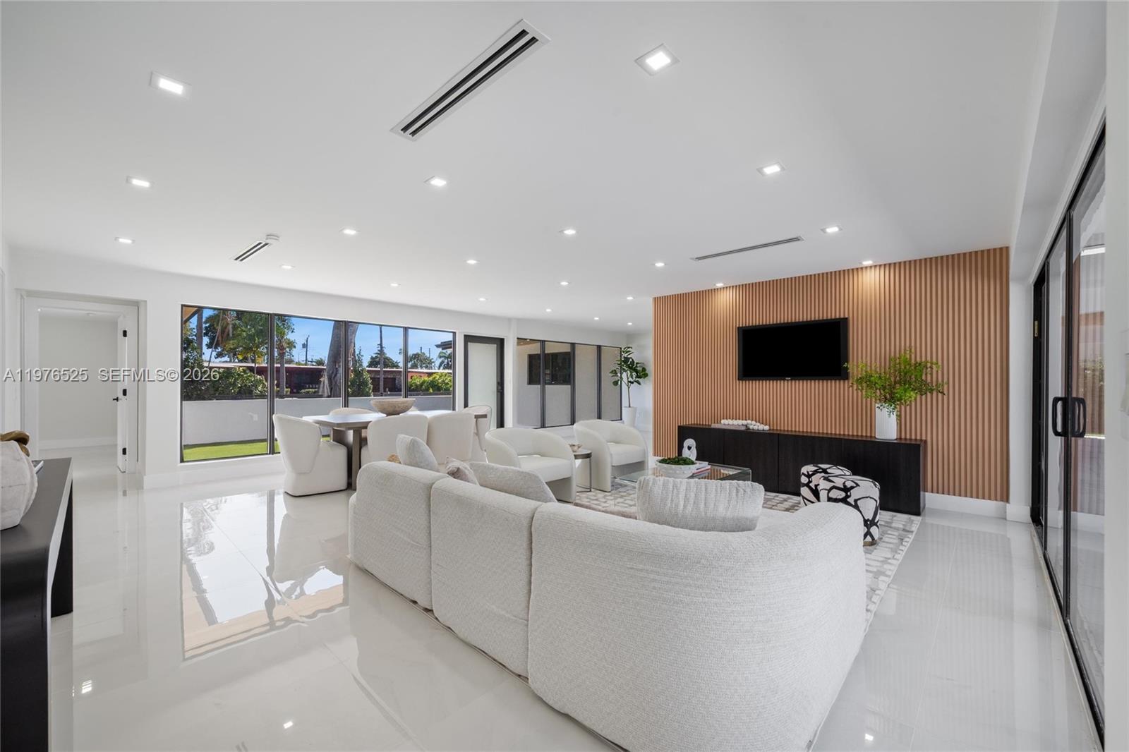 SKY LAKE - Residential Lease