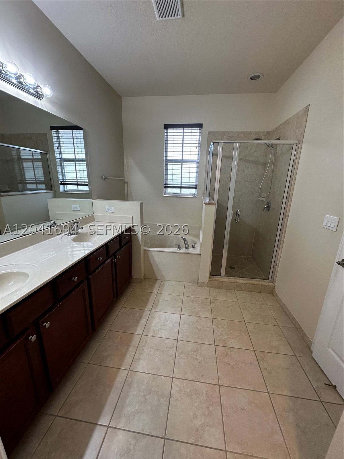 PALOMA LAKES - Residential Lease