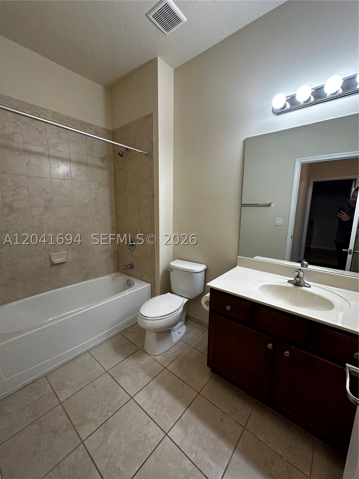 PALOMA LAKES - Residential Lease