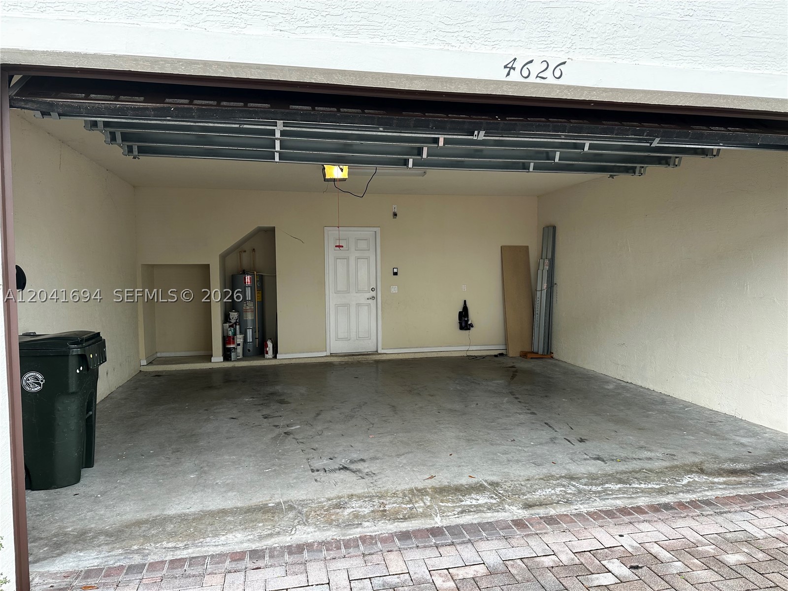 PALOMA LAKES - Residential Lease