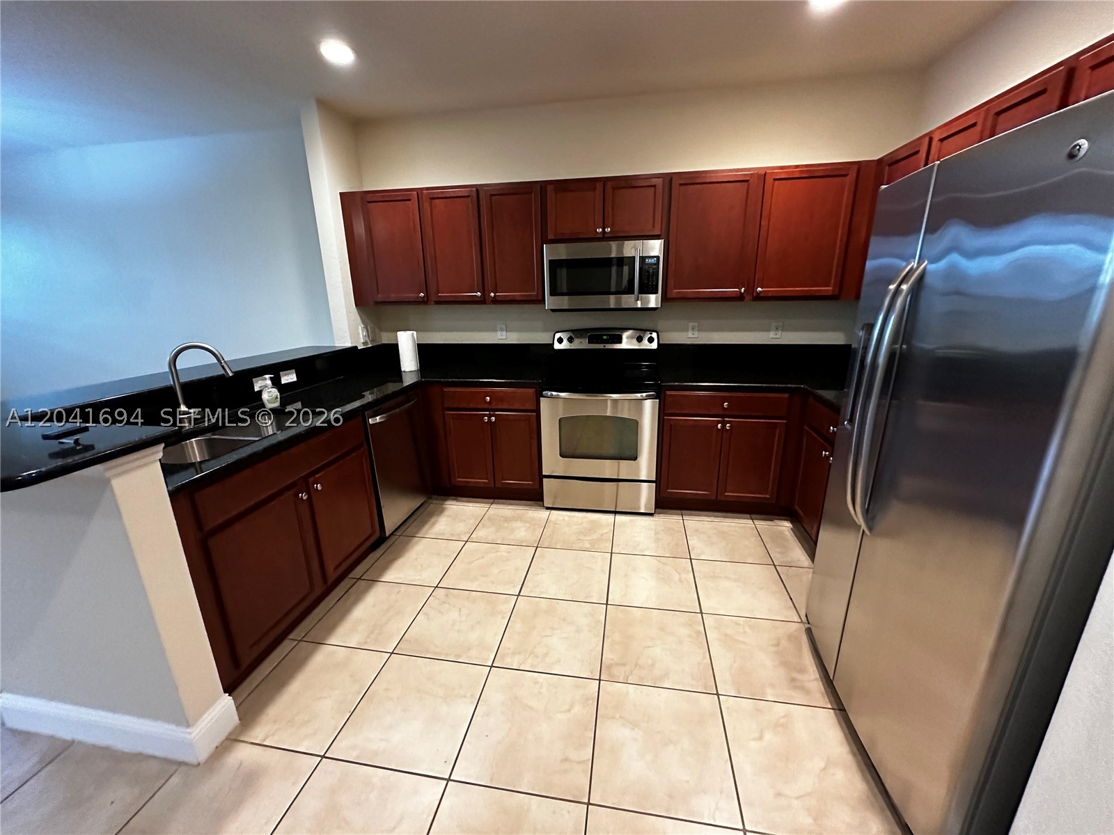 PALOMA LAKES - Residential Lease
