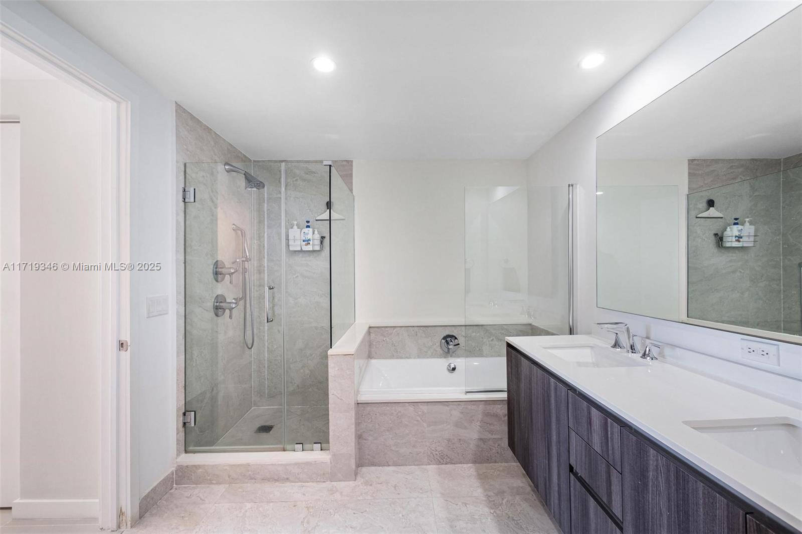 ARIA ON THE BAY CONDO - Residential