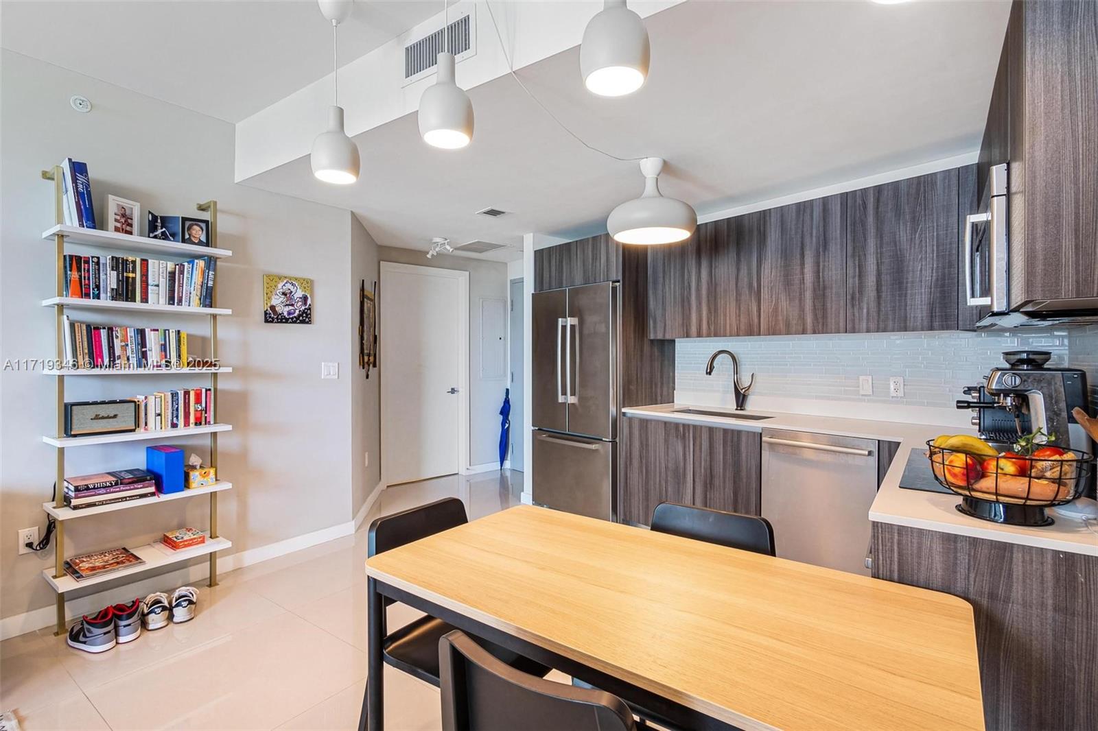 ARIA ON THE BAY CONDO - Residential