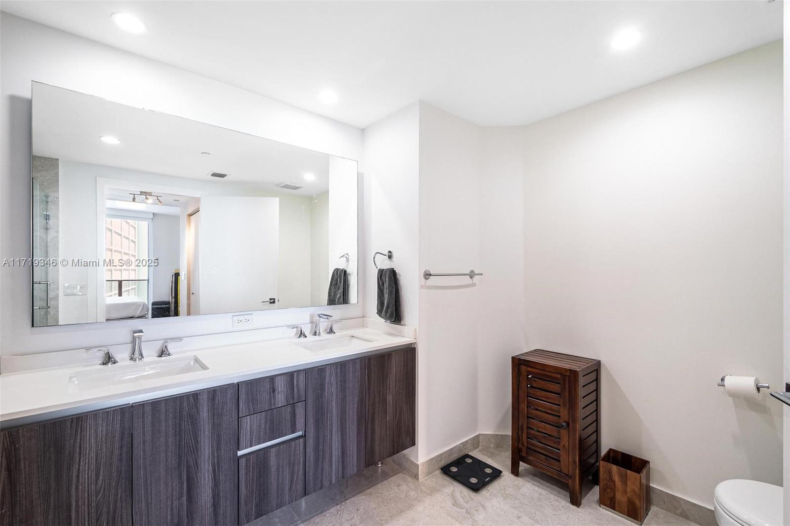 ARIA ON THE BAY CONDO - Residential