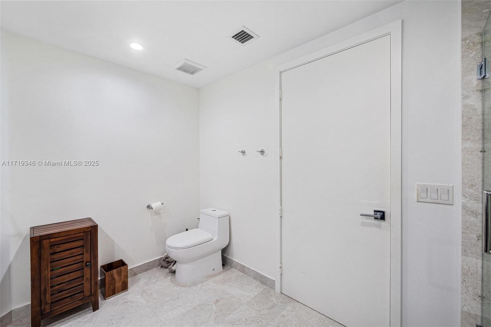 ARIA ON THE BAY CONDO - Residential