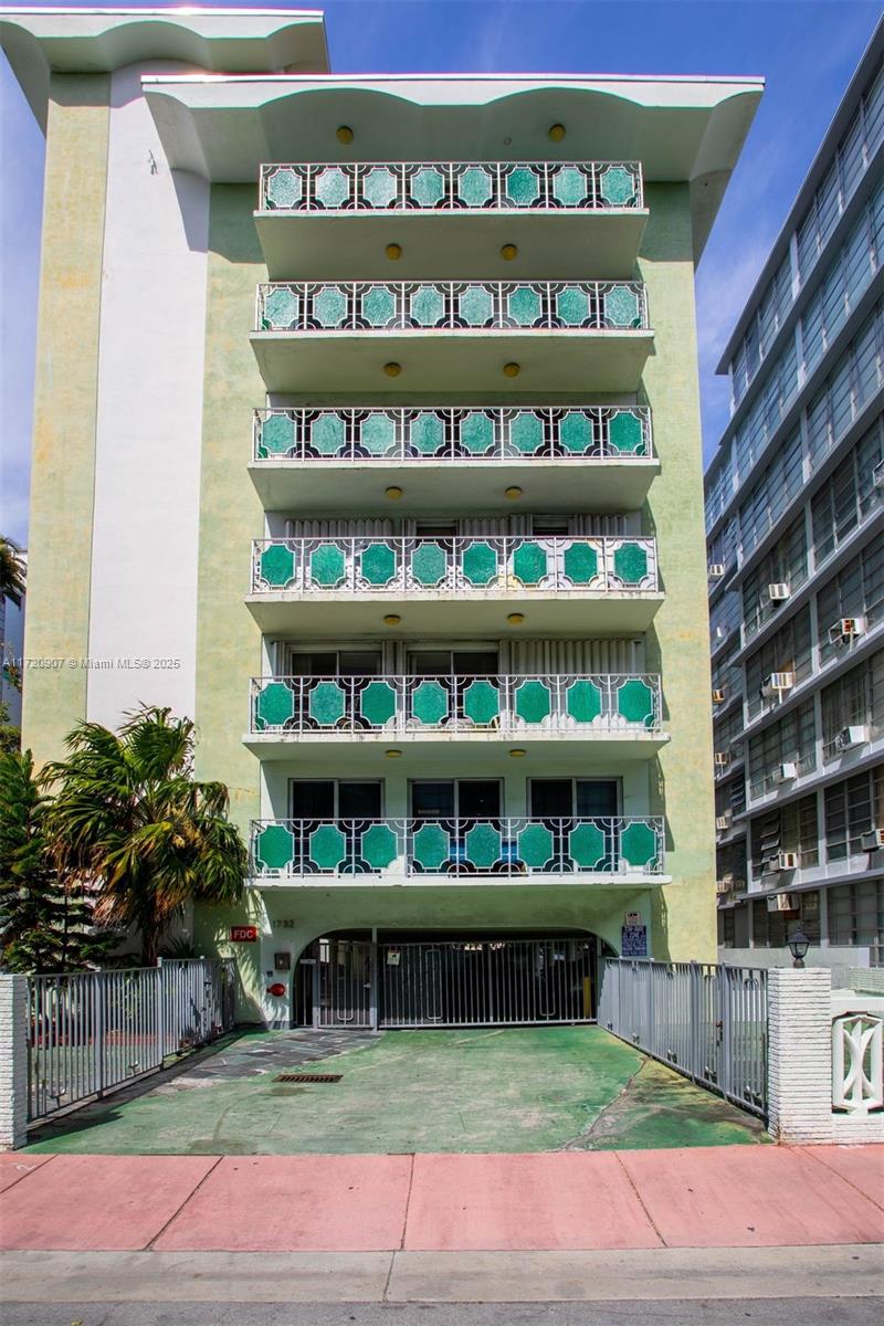 Discover your urban oasis in South Beach. Step into this recently renovated and charming 1-bedroom, 1-bathroom condo in the heart of Miami Beach. Located just one block from the iconic Lincoln Road, you'll be surrounded by world-class shopping, dining, and entertainment, while being only moments away from the vibrant energy of Miami Beach's finest attractions. Whether taking a stroll to the beach, enjoying local nightlife, or indulging in fine dining, this location puts everything you need right at your fingertips. Inside is a thoughtfully designed living space and open layout for comfort and functionality. The assigned garage parking space also ensures convenience bustling neighborhood. Don't miss this incredible opportunity to experience the best of South Beach living.