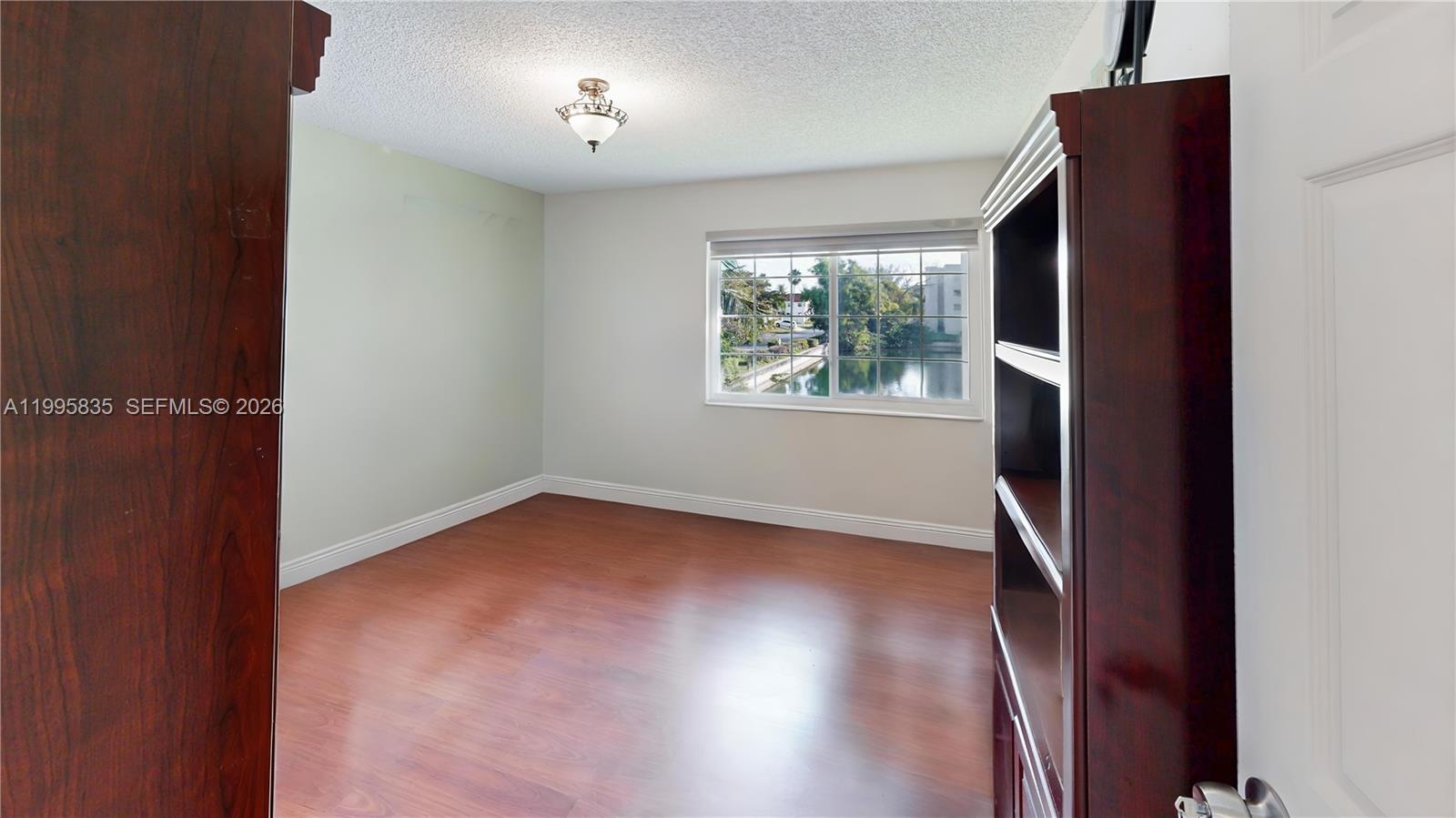 COVE CONDO PHASE I - Residential