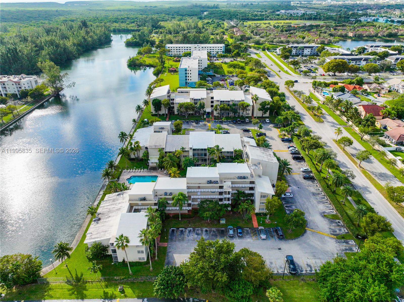 COVE CONDO PHASE I - Residential