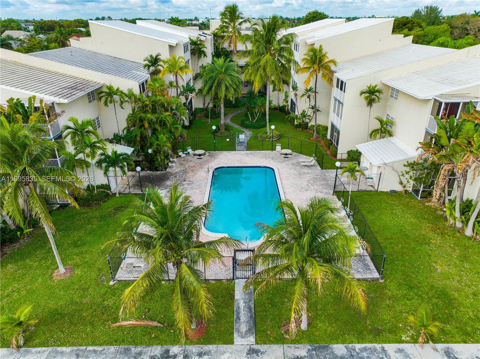 COVE CONDO PHASE I - Residential