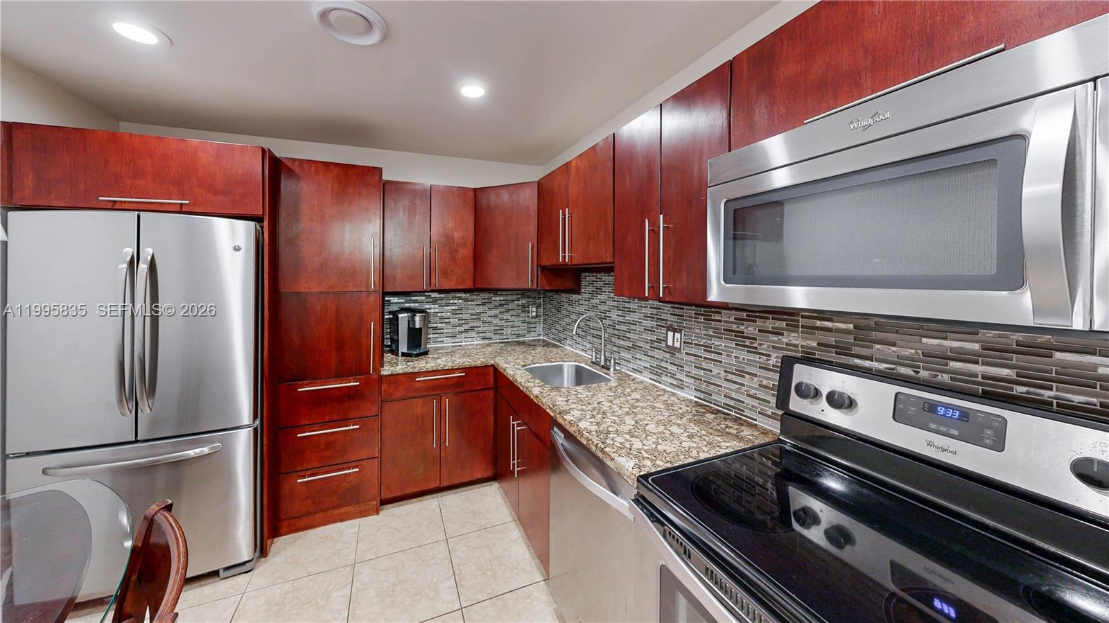 COVE CONDO PHASE I - Residential
