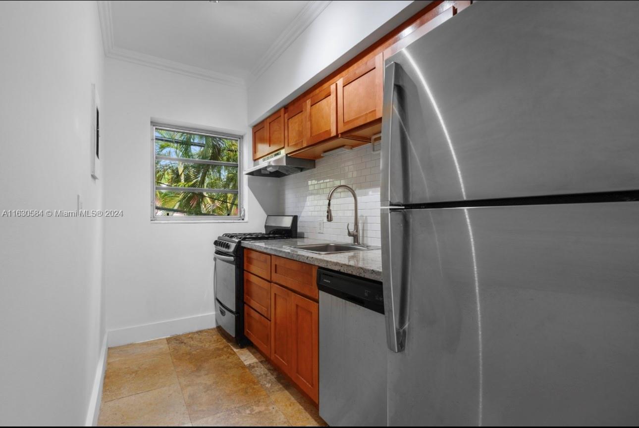 LINCOLN ROAD VILLAS SOUTH - Residential Lease