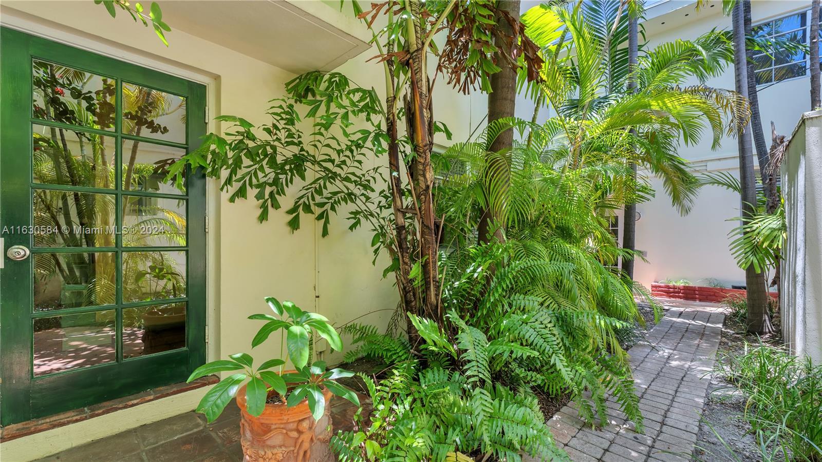 LINCOLN ROAD VILLAS SOUTH - Residential Lease