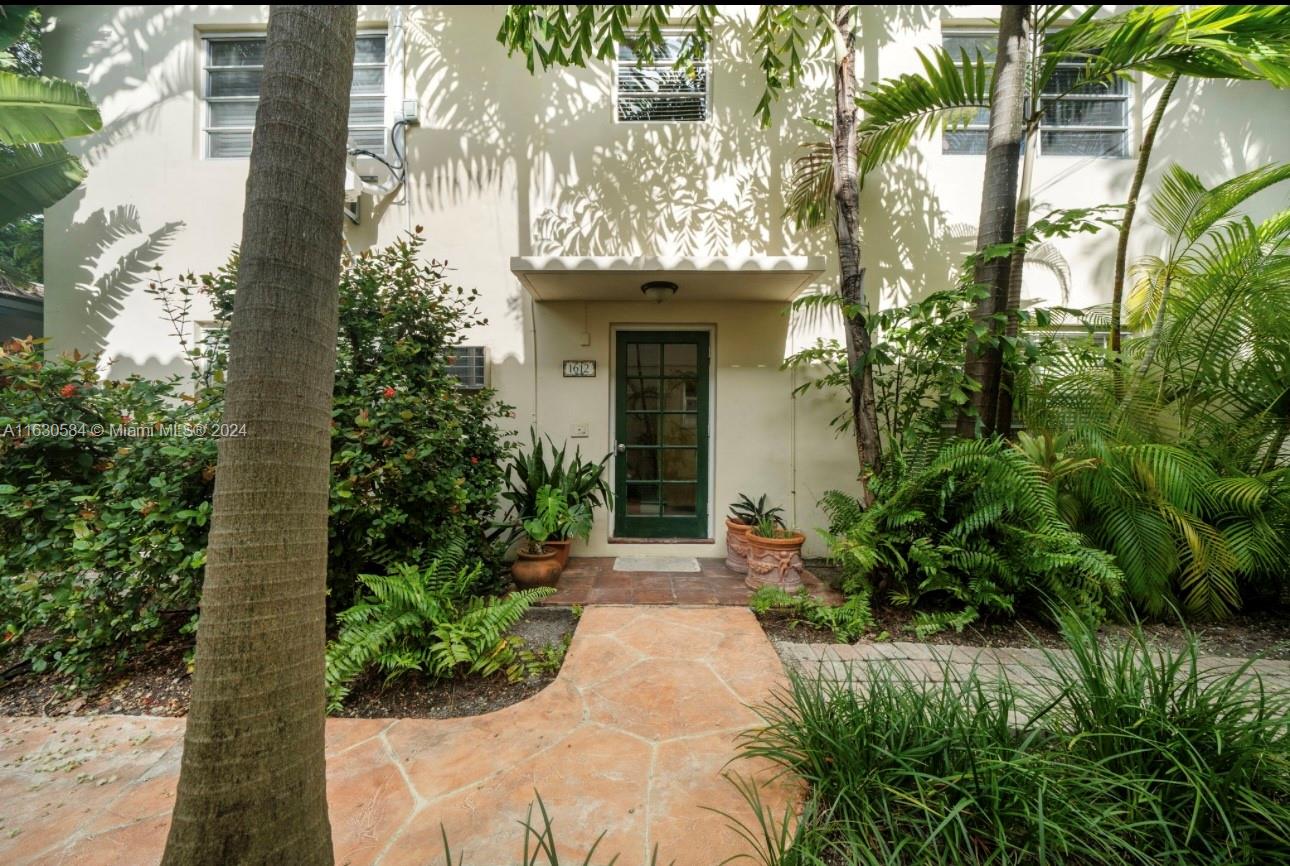 LINCOLN ROAD VILLAS SOUTH - Residential Lease