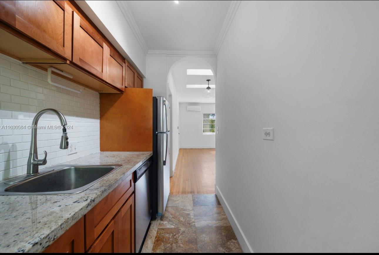 LINCOLN ROAD VILLAS SOUTH - Residential Lease