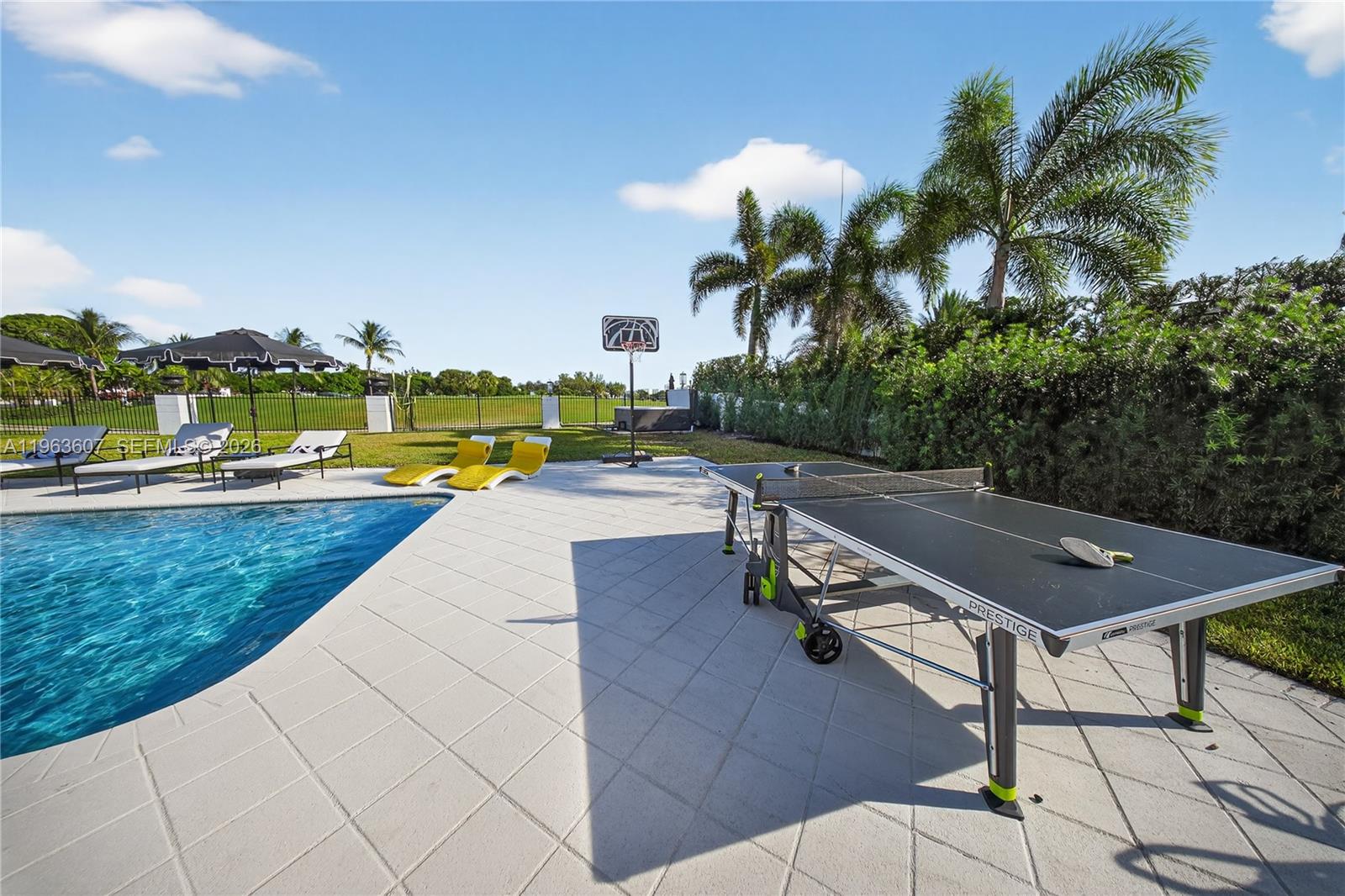 CORAL RIDGE COUNTRY CLUB - Residential