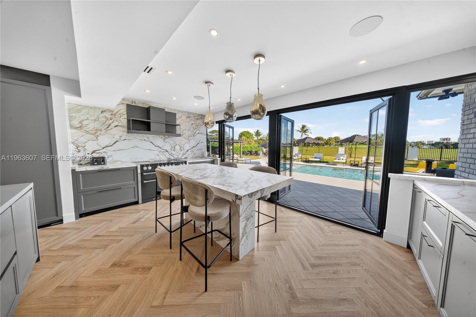 CORAL RIDGE COUNTRY CLUB - Residential