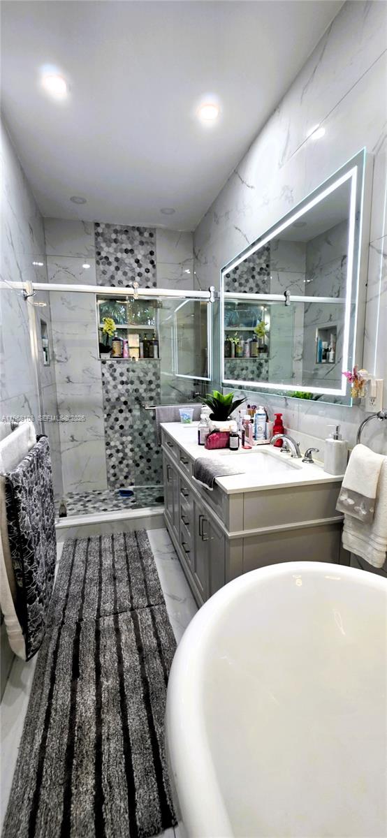 PATIO HOMES OF DORAL PINE - Residential