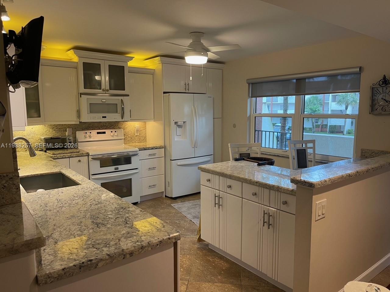 HOLLYBROOK GOLF AND - Residential