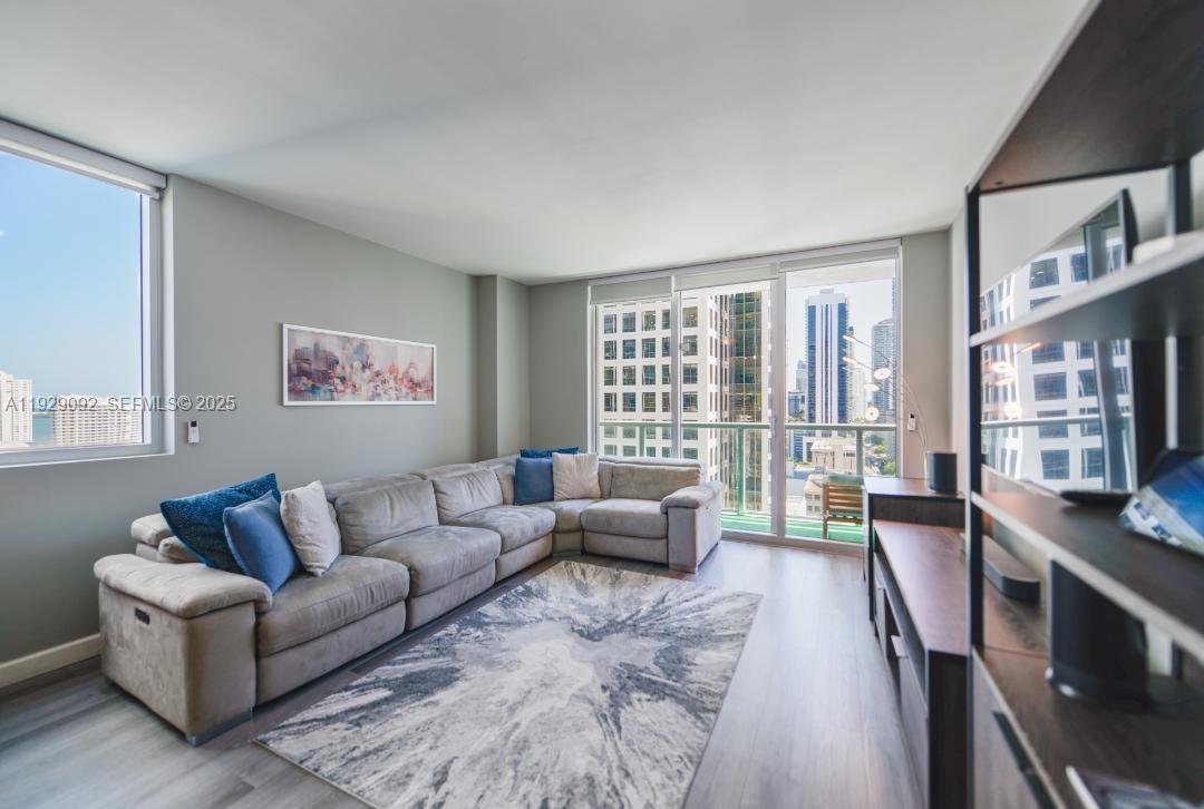 Spectacular 2 Bed 2 Bath with great views of Brickell Ave. Laminated floors, European kitchen with stainless steel appliances. New dryer and washer. Smart Air Conditioner control. Separate shower & jacuzzi in master bath. Amenities include 24-hour security, gym, valet, concierge, pool area, and club room.