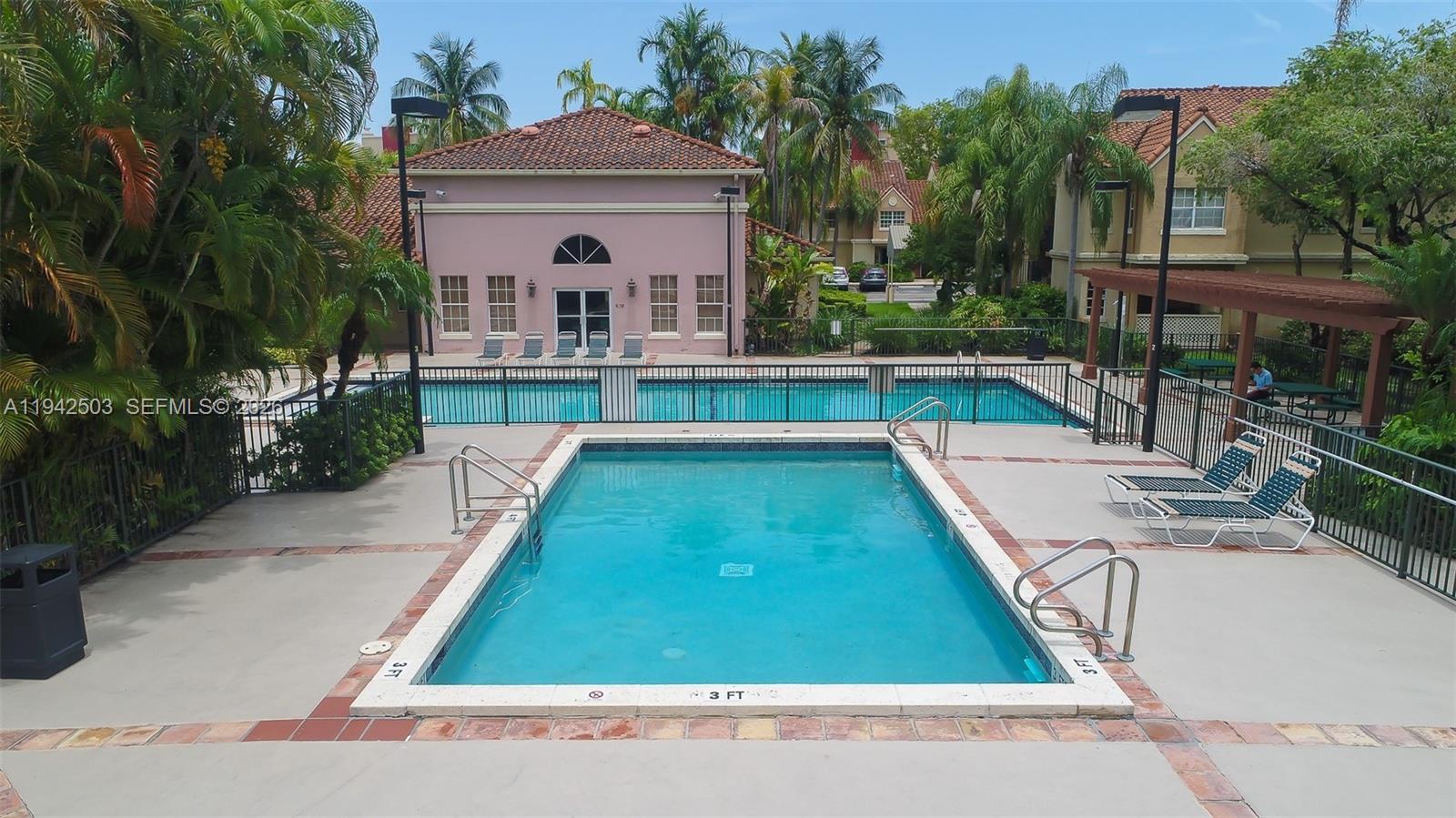 LA HACIENDA COUNTRY CLUB - Residential