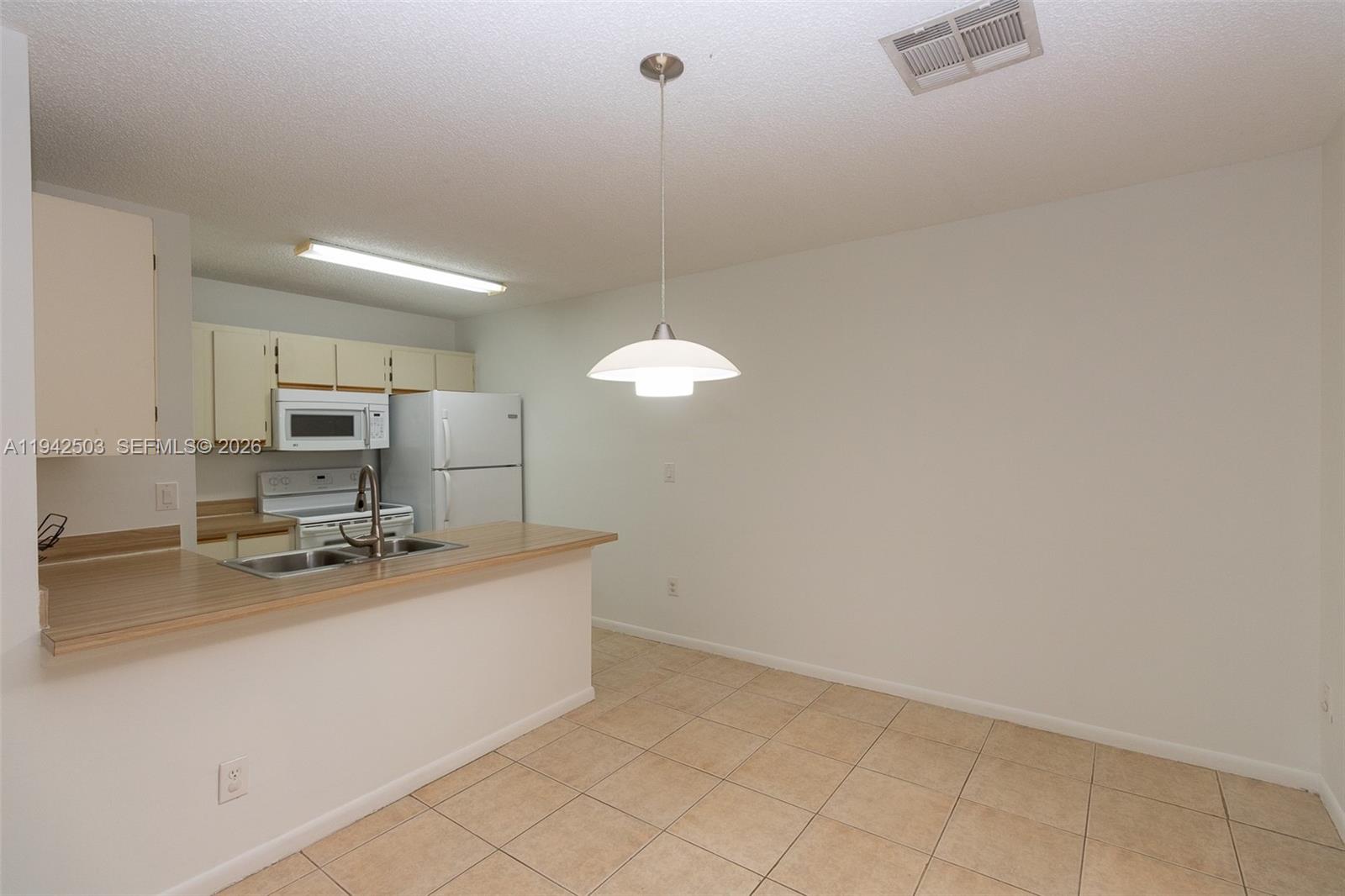 LA HACIENDA COUNTRY CLUB - Residential