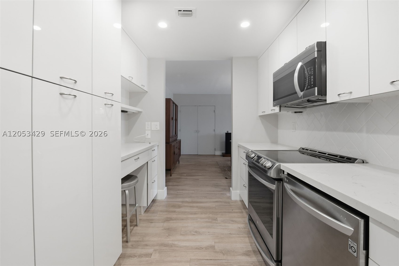GABLES WATERWAY TOWERS CO - Residential