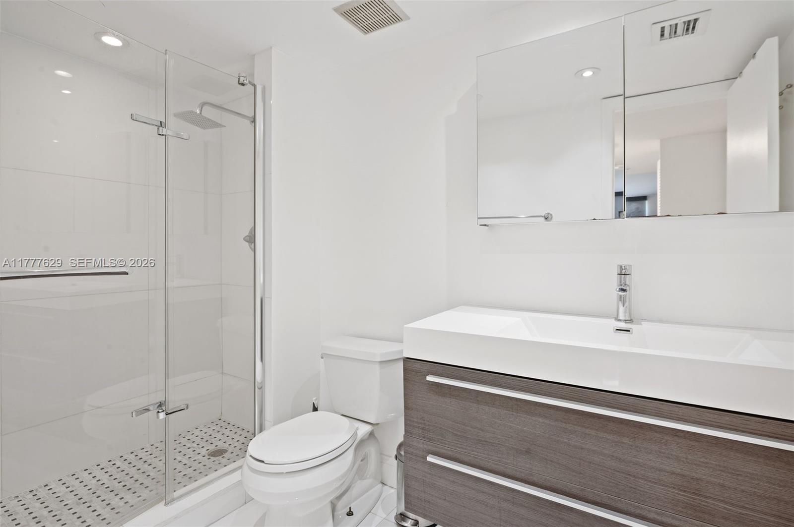 TOWERS OF QUAYSIDE CONDO - Residential Lease