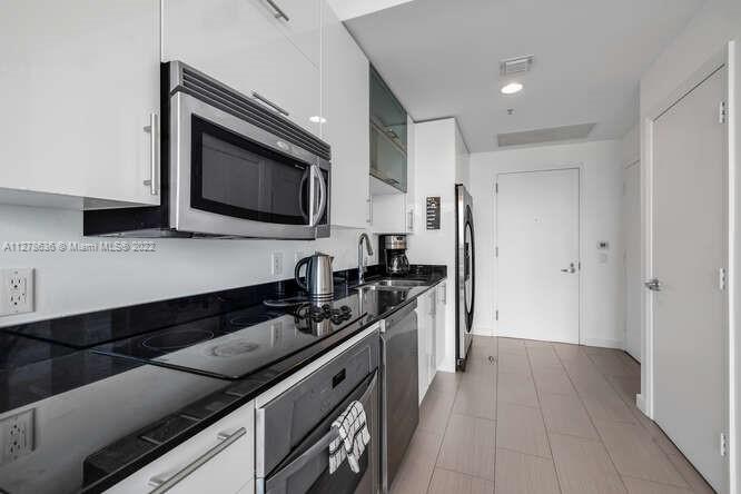 INFINITY AT BRICKELL COND - Residential Lease