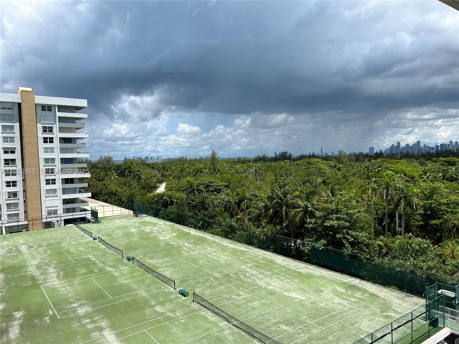 KEY BISCAYNE COMMODORE CL - Residential Lease