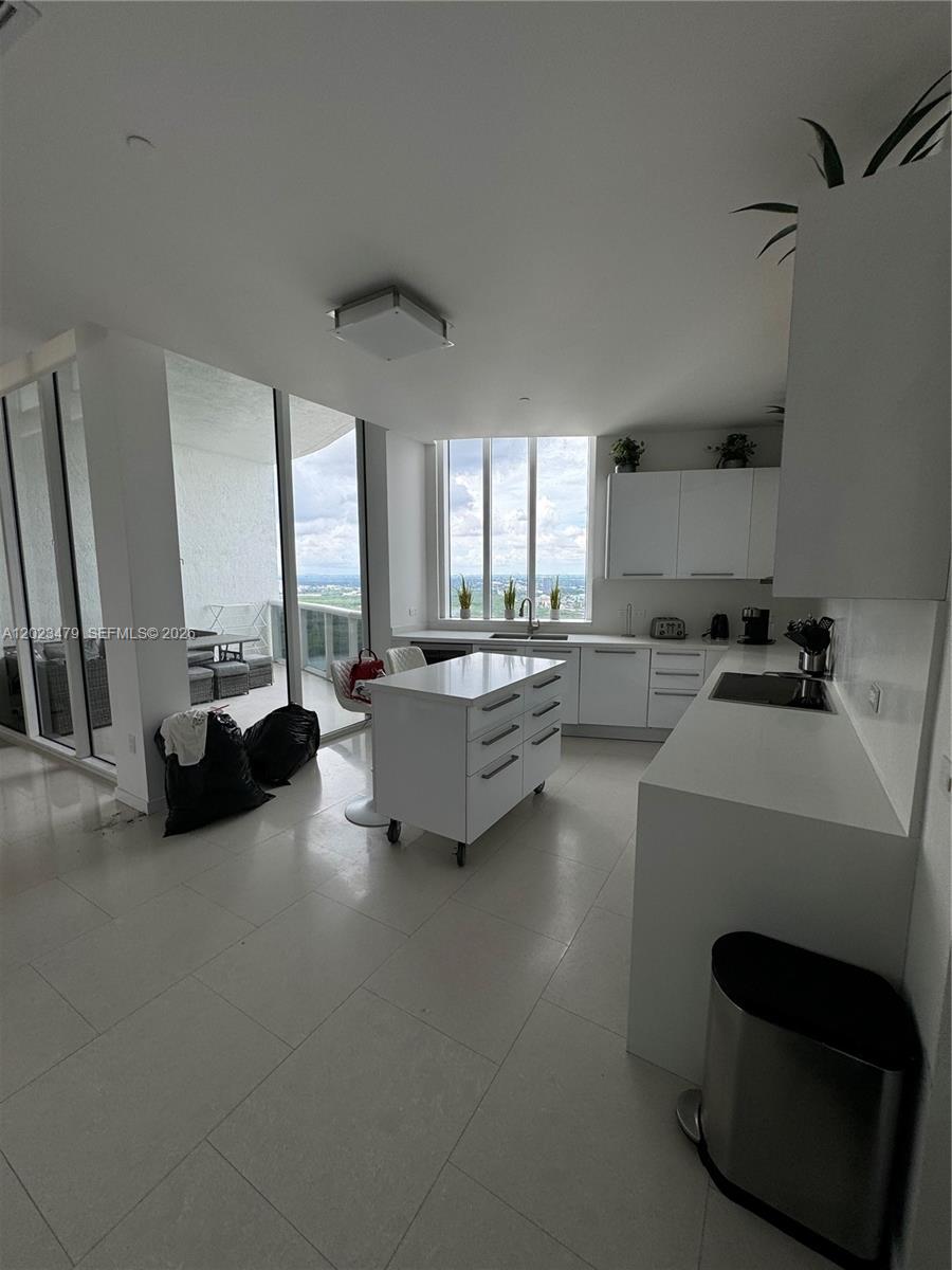 TDR TOWER I CONDO - Residential