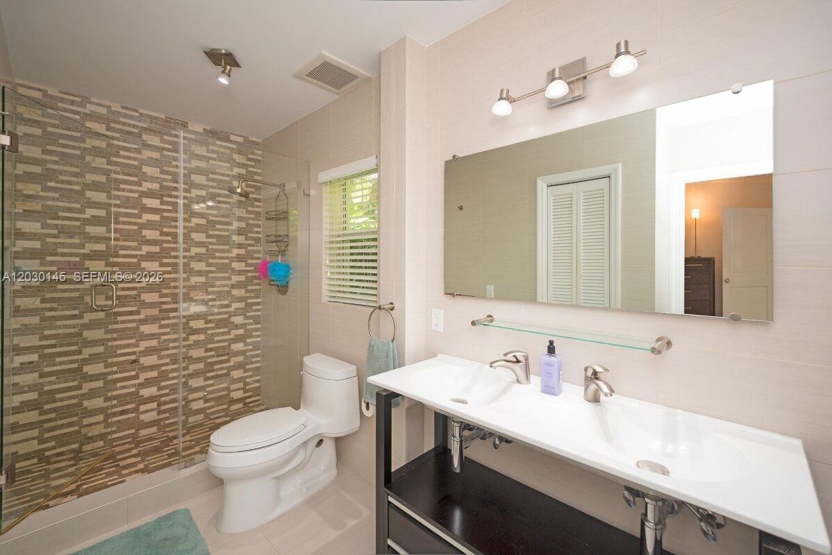 CORAL GABLES SEC B - Residential Lease