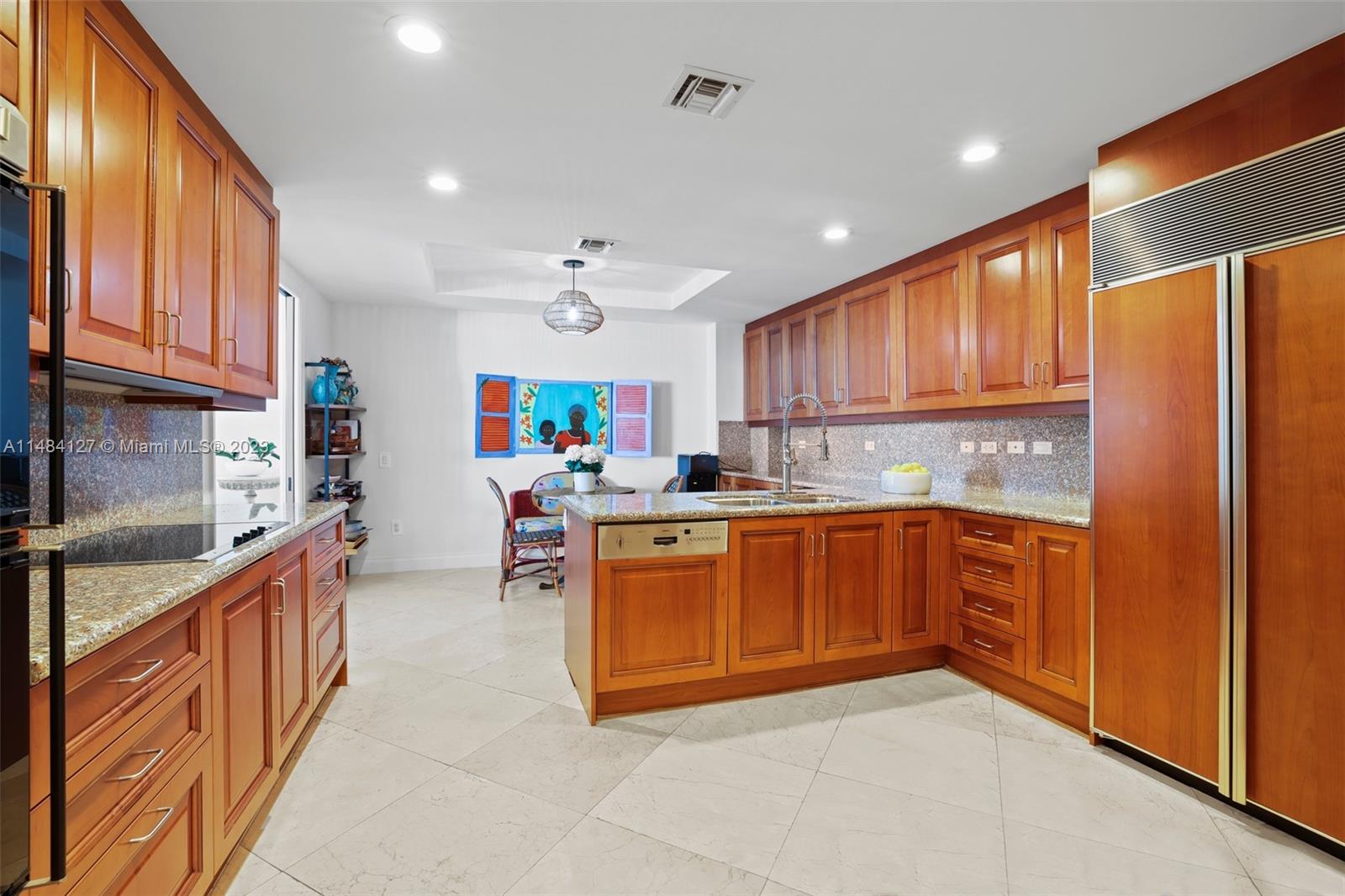 7600 OCEANSIDE AT FISHER - Residential