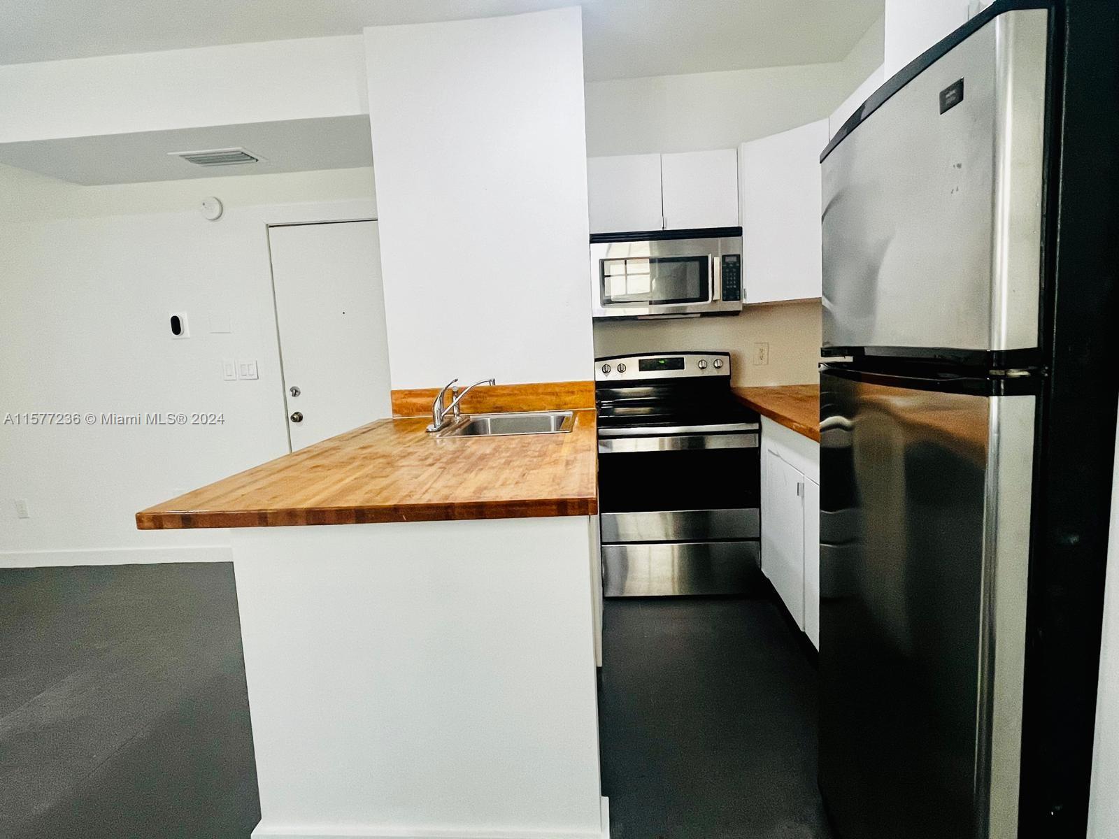 EVERGLADES EAST CONDO - Residential Lease