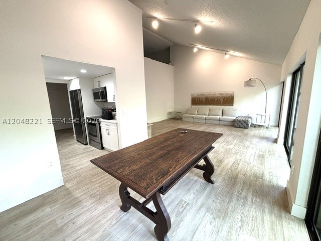 RHODES AMD NEW BISC - Residential Lease