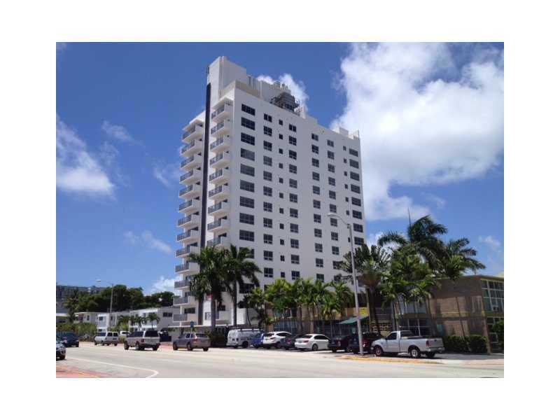 1/1+  Den/Office/Spare Room. Eagerly awaited, Le ROI offers luxury leasing in South Beach. 15 stories of top of the line finishes. 5 apartments per floor offers boutique ambiance and privacy for the discerning client. Porcelanosa floors, backsplash and ba throoms,  Zodiac quartz countertops, open kitchen, s/s appliances, high impact windows, solid core doors, the finishes are unparalleled.. Gorgeous rooftop pool w/ stunning vistas! Gym as well! All new, never been lived in, incredible location off Lincoln