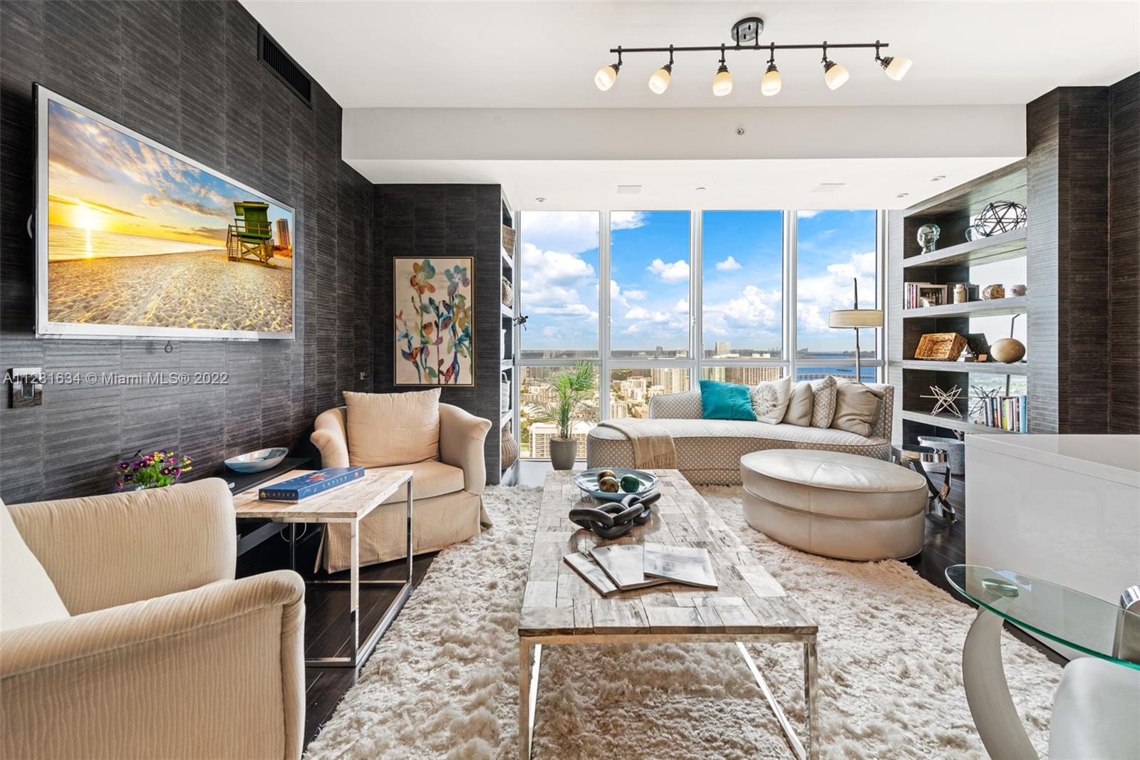 MARQUIS CONDO - Residential