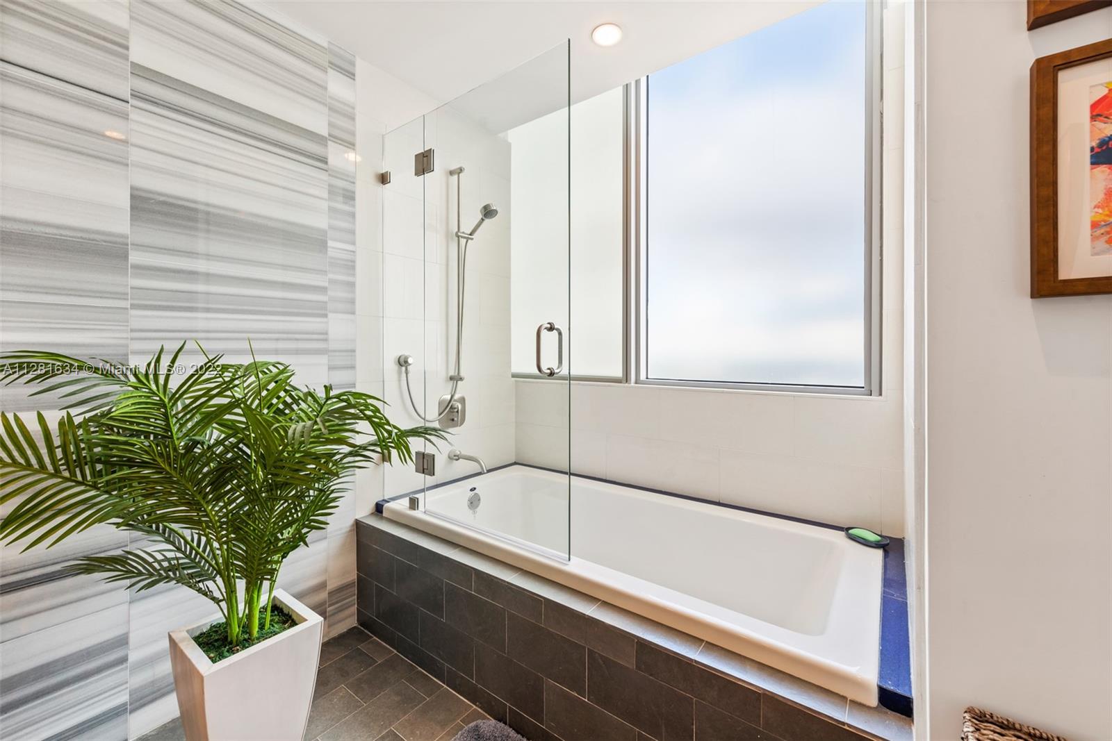 MARQUIS CONDO - Residential