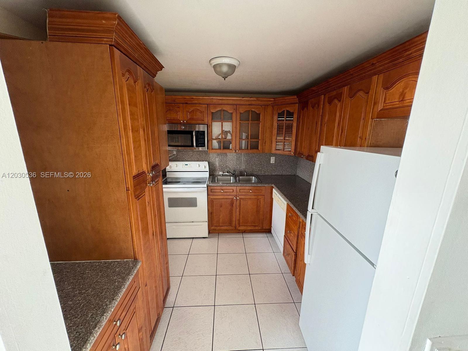 EL CONQUISTADOR SOUTH CON - Residential Lease