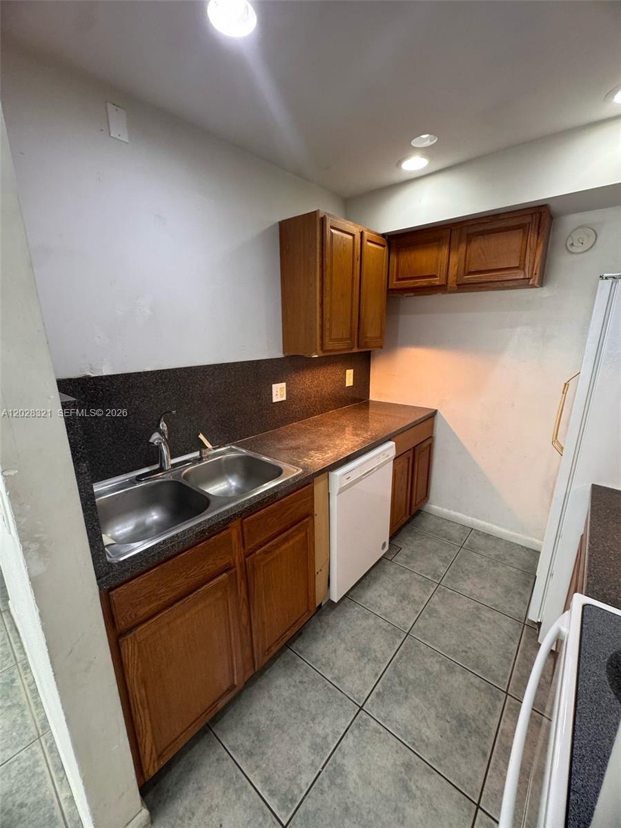 QUAIL HOLLOW CONDO - Residential