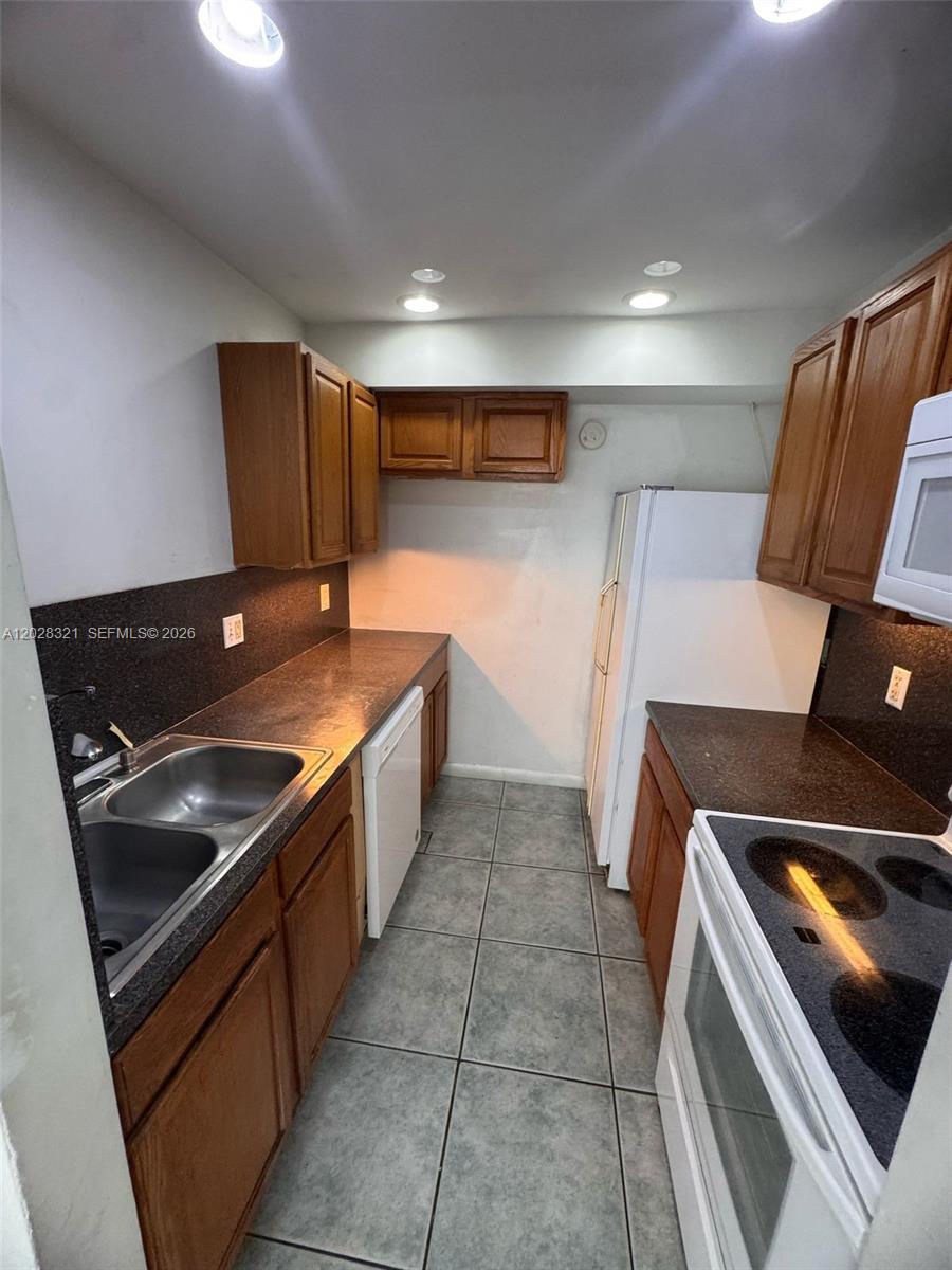 QUAIL HOLLOW CONDO - Residential