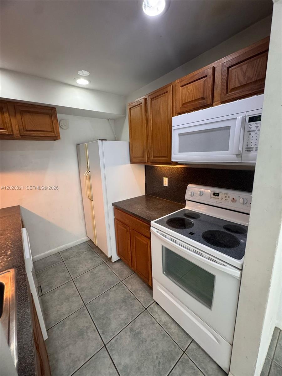 QUAIL HOLLOW CONDO - Residential