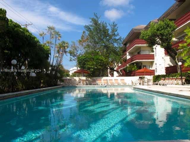Great 1 bedroom, 1.5 bathroom rental in a secure building steps from the University and the Metro rail. This unit has a large balcony that faces Mariposa Avenue , a tree lined quiet street.  Great unit.   Must see!