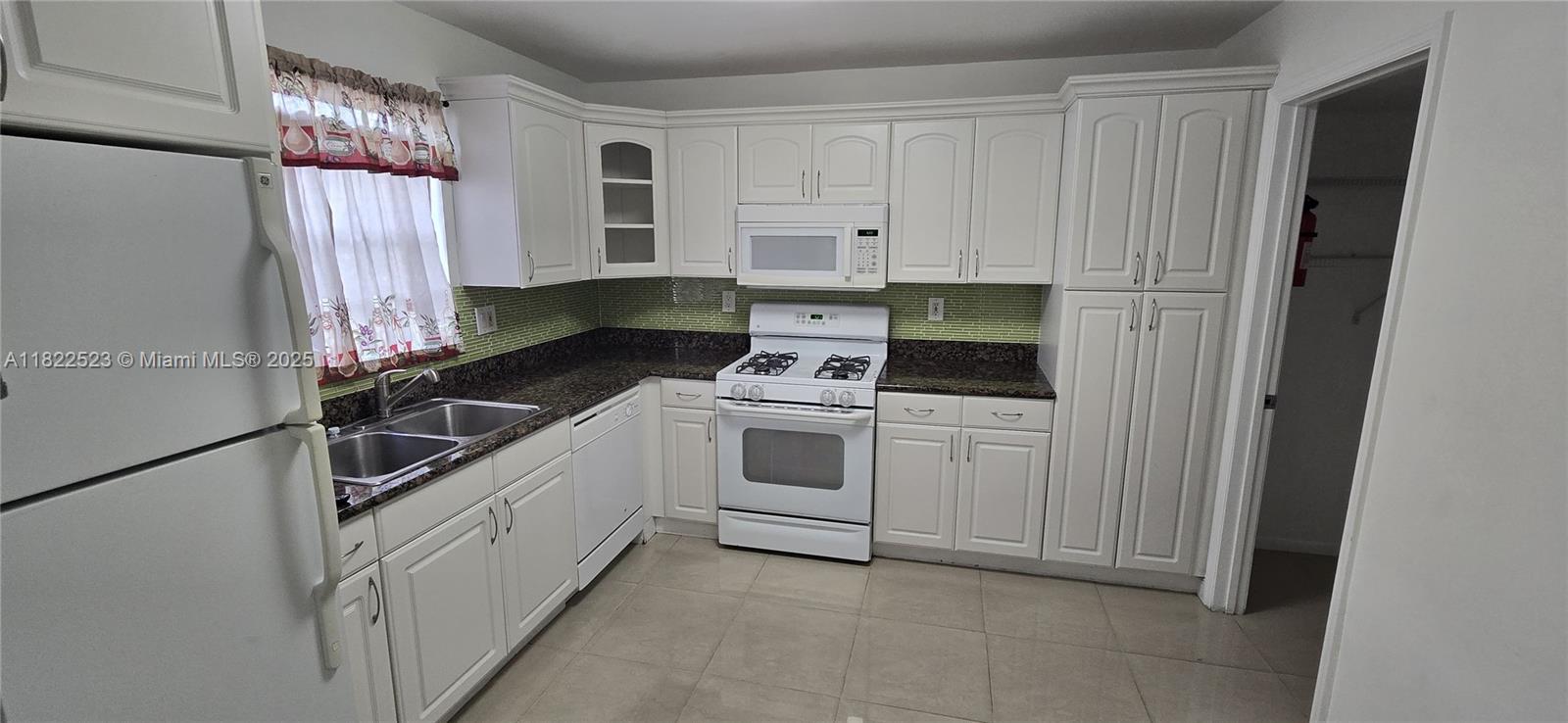 CENTRE COURT CONDO - Residential Lease