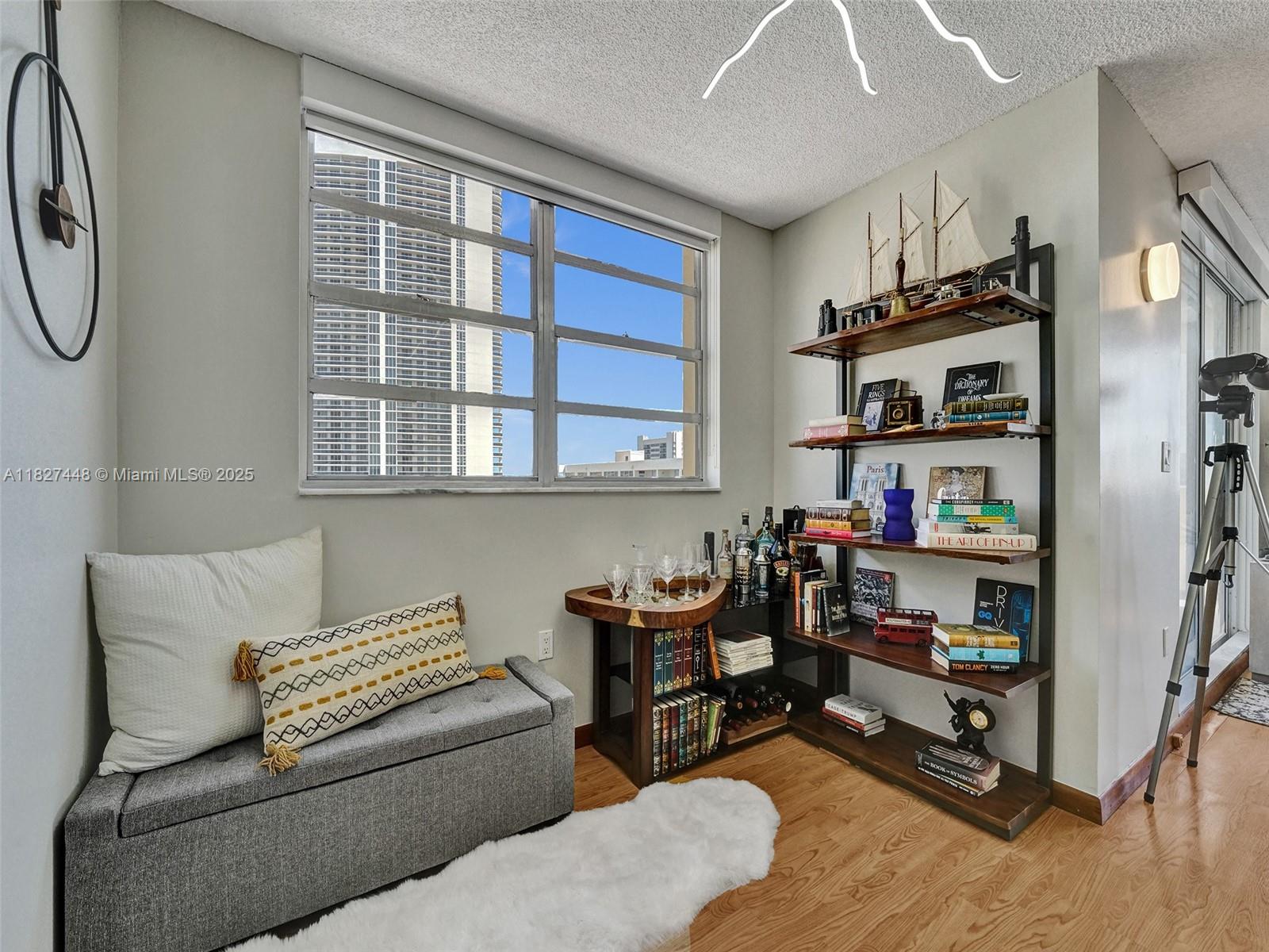 PLAZA TOWERS NORTH CONDO - Residential
