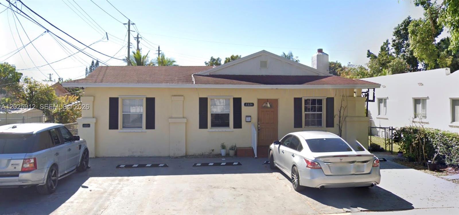Fully renovated 2 bedrooms / 1 bathroom unit in the heart of Little Havana. One parking space. Part of a
multifamily of 4 units. Coined washer and dryer. Unit can be Rented furnished or unfurnished.