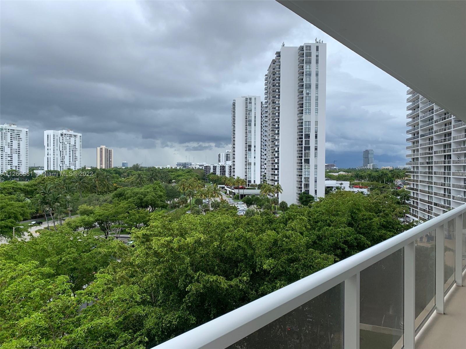 BRIGHT, RENOVATED 2BEDS AND 2 BATHS APT IN IN THE HEART OF AVENTURA (FURNISHED OPTIONAL). LARGE BALCONY WITH AMAZING GOLF VIEW. WALK DISTANCE TO AVENTURA MALL AND THE LIBRARY. 24 HR SECURITY.